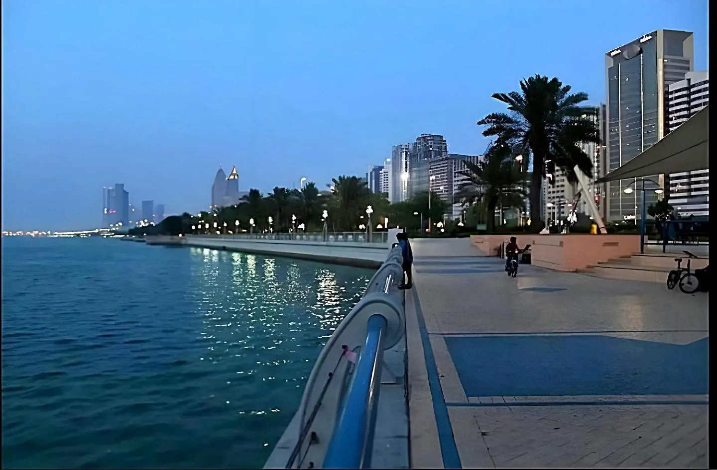 Hostel Affordable Master Room - Heart Of Abu Dhabi